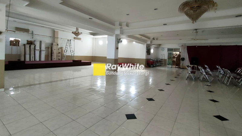 Gedung serba Guna + 2 Rumah Mainroad Moh Toha