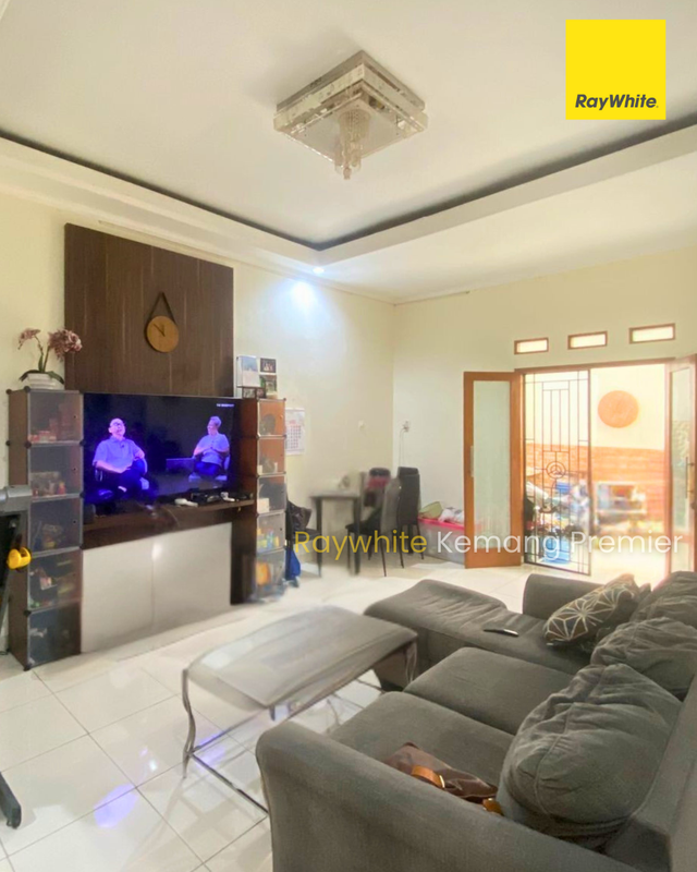 Dijual Rumah 4 Kamar Siap Huni di Pejaten Jakarta Selatan - Luas 180 m2 - Idaman Developer Pemula