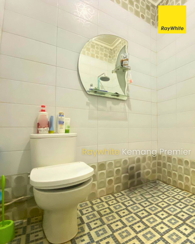 Dijual Rumah 4 Kamar Siap Huni di Pejaten Jakarta Selatan - Luas 180 m2 - Idaman Developer Pemula