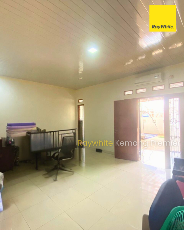 Dijual Rumah 4 Kamar Siap Huni di Pejaten Jakarta Selatan - Luas 180 m2 - Idaman Developer Pemula