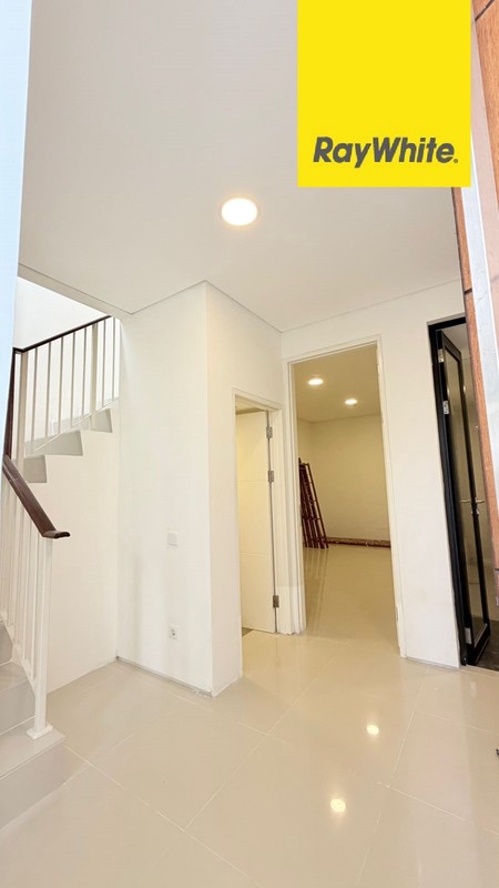 Dijual Rumah 2 lantai di Northwest Hill Surabaya