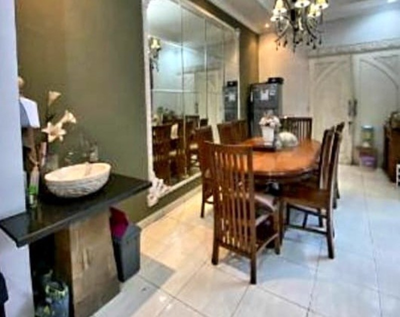 Rumah Nyaman di Daerah Cimanggis Depok Jawa Barat dengan Kolam Renang