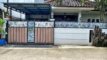 Rumah Nyaman di Daerah Cimanggis Depok Jawa Barat dengan Kolam Renang