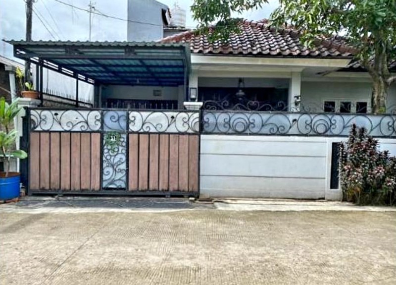 Rumah Nyaman di Daerah Cimanggis Depok Jawa Barat dengan Kolam Renang