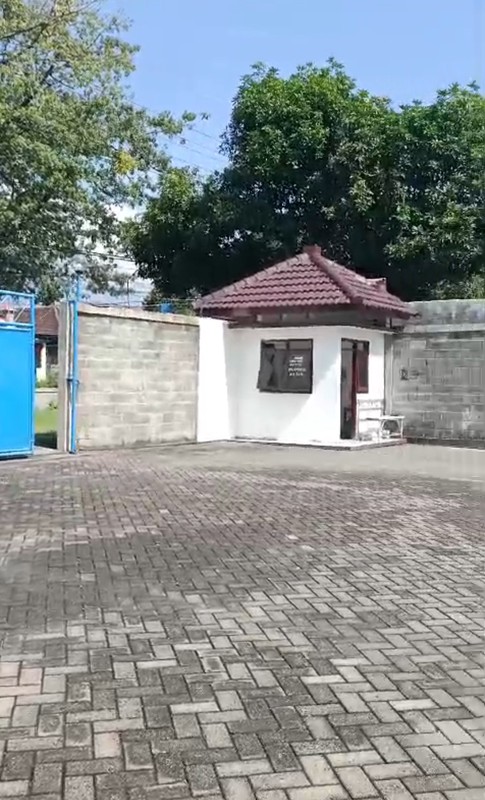 Dijual 6500 M2 Gudang Gempol - Pasuruan - Jawa Timur - Ada Bangunan Kantor 2 Lantai - Halaman Parkiran Luas 