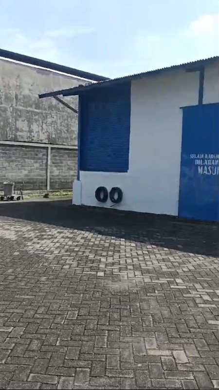 Dijual 6500 M2 Gudang Gempol - Pasuruan - Jawa Timur - Ada Bangunan Kantor 2 Lantai - Halaman Parkiran Luas 