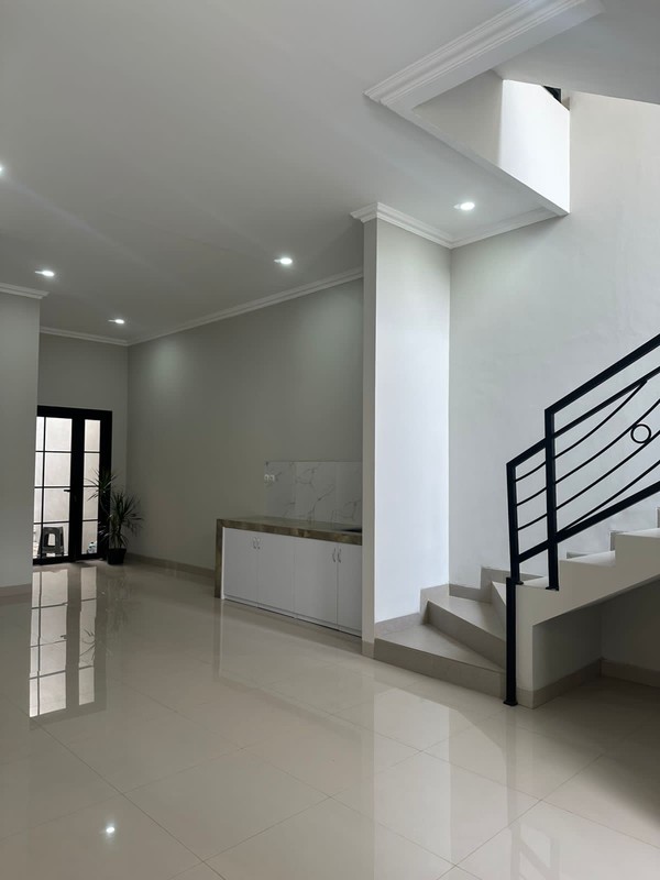 Rumah Dijual Akses Jalan 2 Mobil Lokasi di Cinere Depok