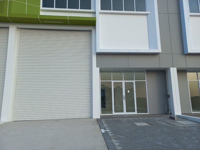 Dijual 300 m2 Gudang AKR Bizland Manyar Gresik Jatim Dekat Pelabuhan JIIPE , Akses Truk Kontainer 40 Feet