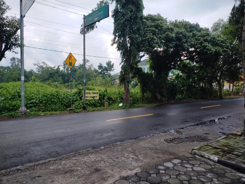 Dijual Tanah Strategis 1.879 Meter Persegi di Jalan Raya Cangkringan Dekat Kantor Kecamatan Pakem Sleman