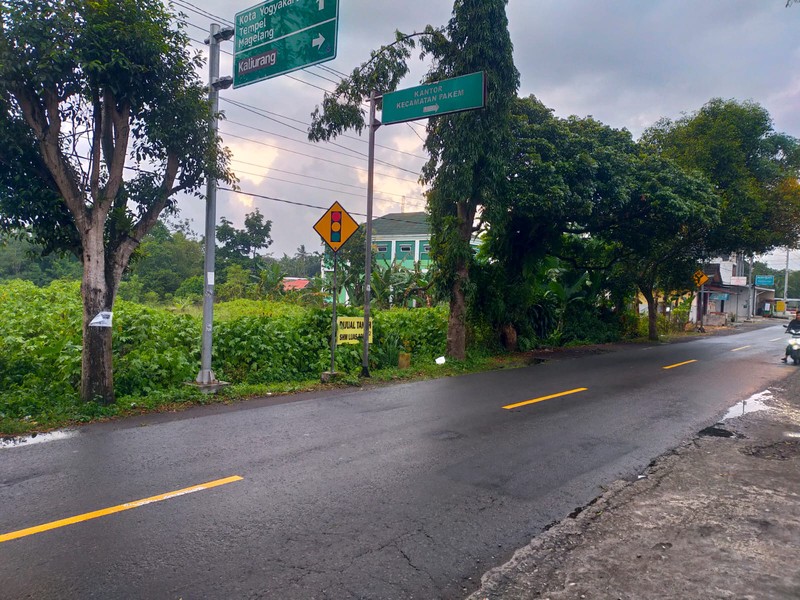 Dijual Tanah Strategis 1.879 Meter Persegi di Jalan Raya Cangkringan Dekat Kantor Kecamatan Pakem Sleman