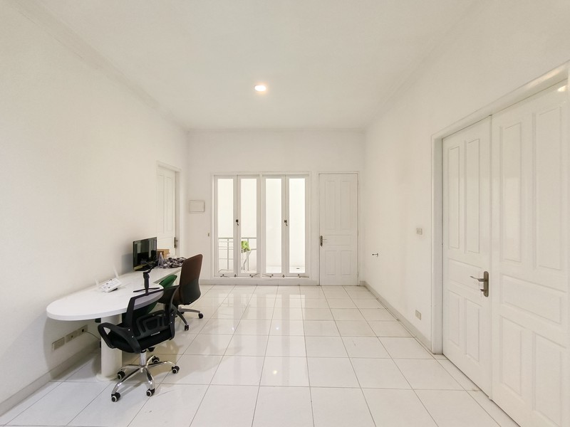 Rumah Bagus Di Taman Kebon Jeruk Jakarta Barat