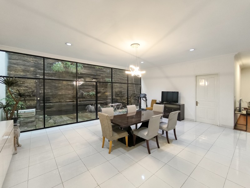 Rumah Bagus Di Taman Kebon Jeruk Jakarta Barat