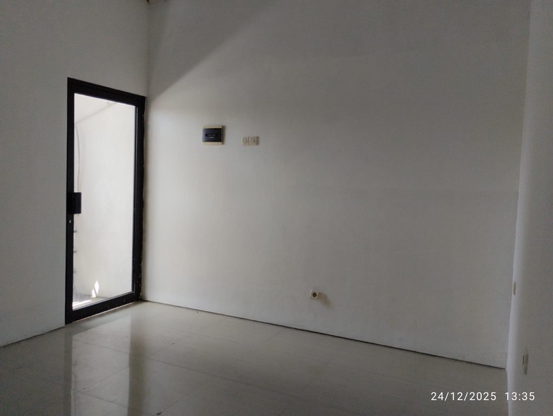 Disewakan Ruko Strategis 2 Lantai di Nologaten, Area Ramah Bisnis Dekat Amplaz & Kawasan Kampus, Caturtunggal, Depok, Sleman