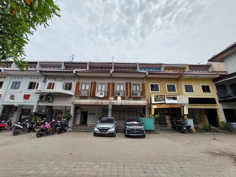 Ruko gandeng siap pakai daerah komersial di Bintaro 
