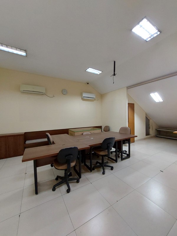 Ruko gandeng siap pakai daerah komersial di Bintaro 