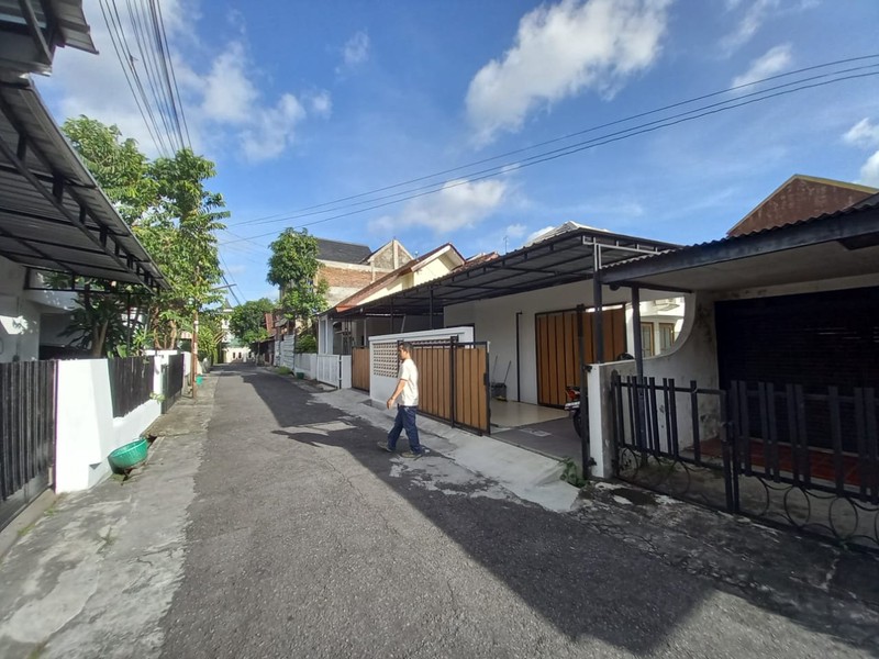 Disewakan Rumah Furnish Lokasi dalam Perumahan Dekat Kawasan Bisnis - Jalan Kaliurang Depok Sleman 