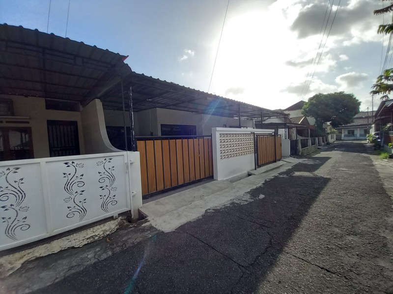 Disewakan Rumah Furnish Lokasi dalam Perumahan Dekat Kawasan Bisnis - Jalan Kaliurang Depok Sleman 