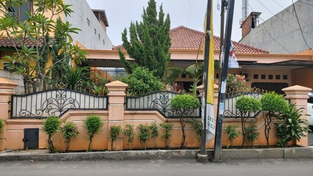 DIJUAL CEPAT Rumah Dekat Kampus Universitas Gunadarma Pondok Kelapa