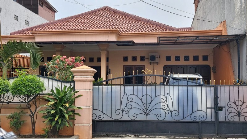 DIJUAL CEPAT Rumah Dekat Kampus Universitas Gunadarma Pondok Kelapa