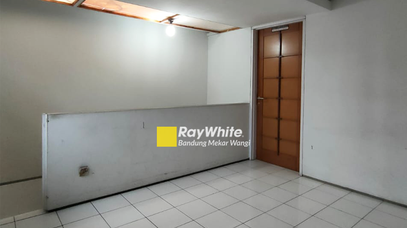 Rumah Area Perkantoran Embong Bandung