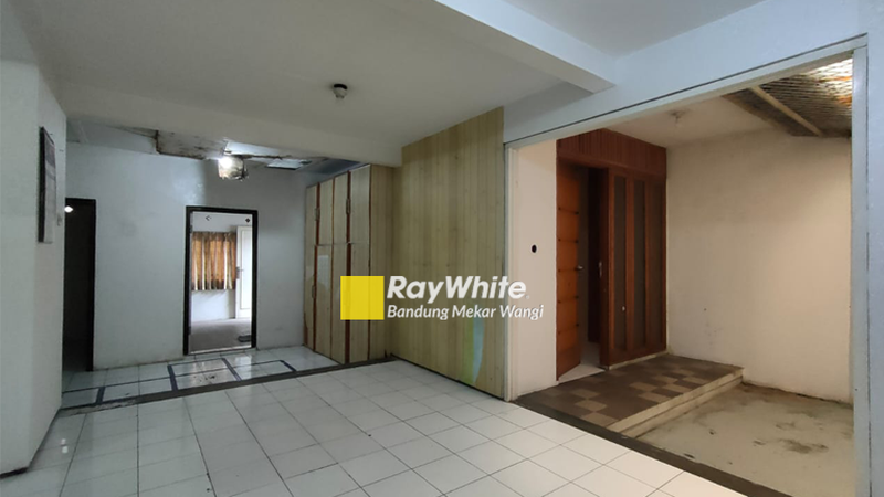 Rumah Area Perkantoran Embong Bandung