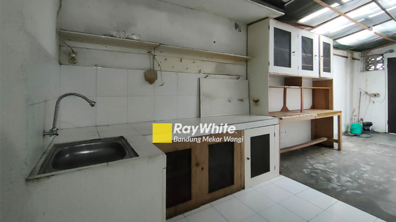 Rumah Area Perkantoran Embong Bandung