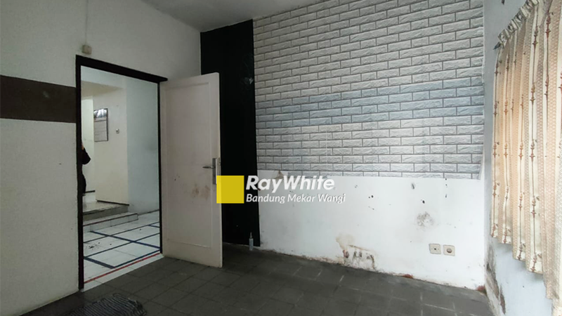 Rumah Area Perkantoran Embong Bandung