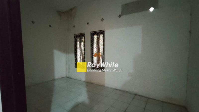 Rumah Area Perkantoran Embong Bandung