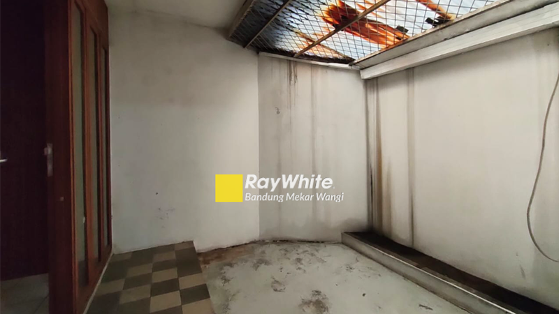 Rumah Area Perkantoran Embong Bandung