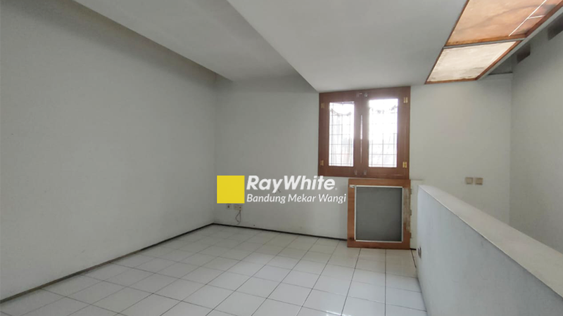 Rumah Area Perkantoran Embong Bandung