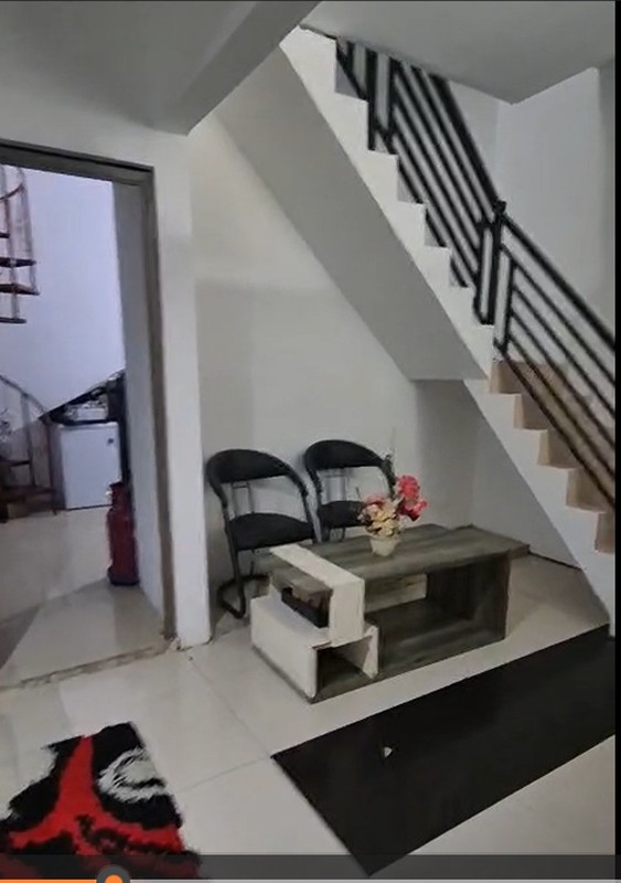 Dijual Rumah 3 Lantai  Babatan Pratama