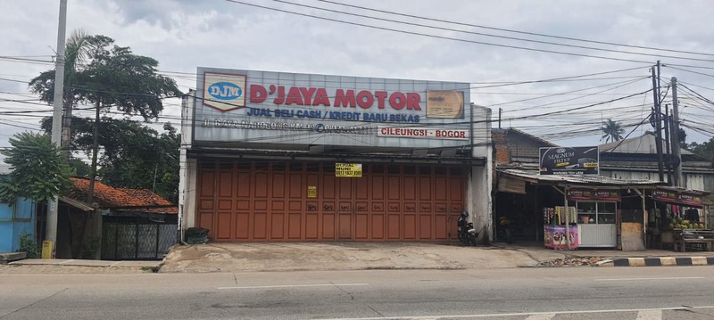 Ex Showroom Mobil Second di Jalan Raya Narogong