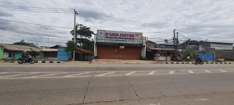 Ex Showroom Mobil Second di Jalan Raya Narogong