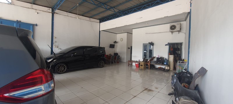 Ex Showroom Mobil Second di Jalan Raya Narogong