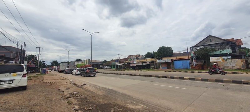 Ex Showroom Mobil Second di Jalan Raya Narogong