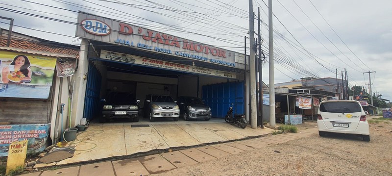 Ex Showroom Mobil Second di Jalan Raya Narogong