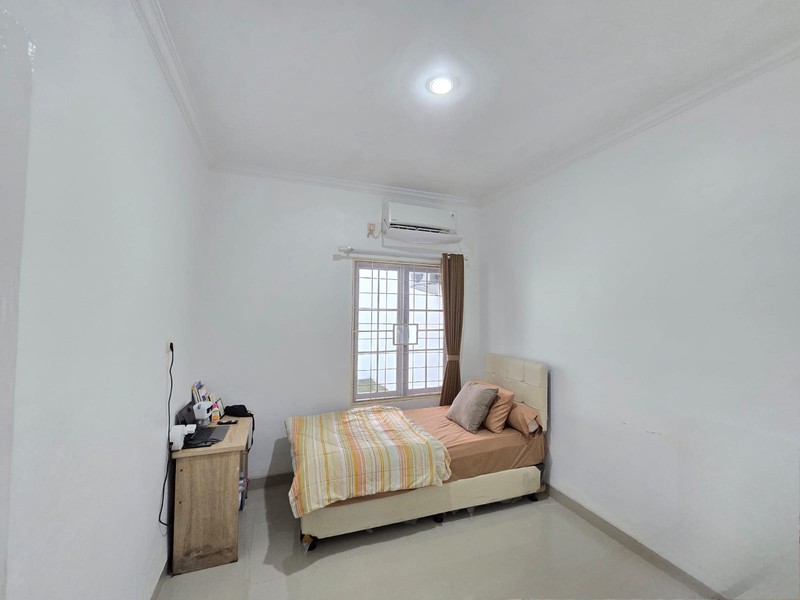 Rumah Siap Huni dengan Hunian Nyaman dan Asri di Graha Raya