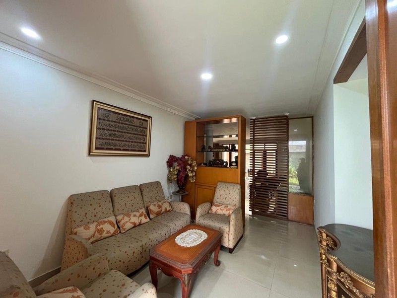 Rumah 2 Lantai Siap Huni dengan Hunian Nyaman dan Asri @Kebayoran Baru, Jakarta Selatan