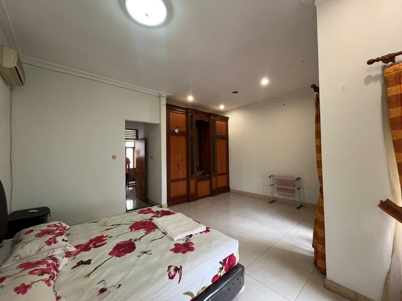 Rumah 2 Lantai Siap Huni dengan Hunian Nyaman dan Asri @Kebayoran Baru, Jakarta Selatan