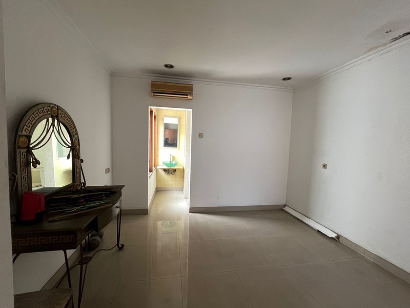 Rumah 2 Lantai Siap Huni dengan Hunian Nyaman dan Asri @Kebayoran Baru, Jakarta Selatan