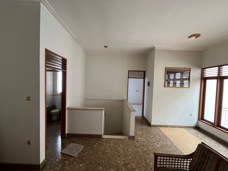 Rumah 2 Lantai Siap Huni dengan Hunian Nyaman dan Asri @Kebayoran Baru, Jakarta Selatan