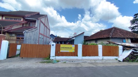 Disewakan Tanah & Rumah Kos Strategis 6 Kamar Dekat Kampus Sanata Dharma 3 di Maguwoharjo, Depok, Sleman