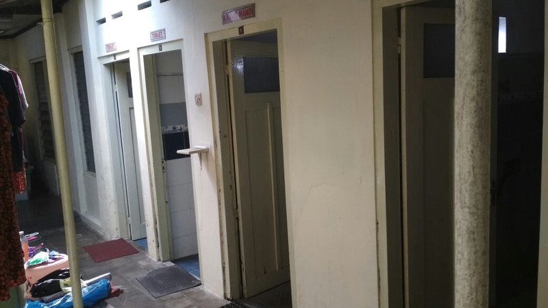 RUMAH SETRATEGIS DENGAN 8 KAMAR TDIUR, DI DAERAH BINTARAN, YOGYAKARTA.