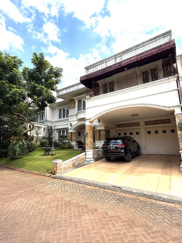 Rumah Besar Luxury di Puri Sri Wedari Cibubur 