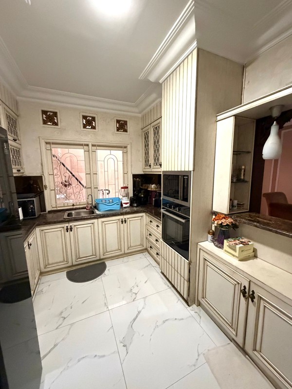 Rumah Besar Luxury di Puri Sri Wedari Cibubur 