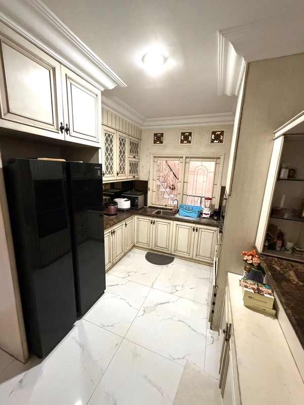 Rumah Besar Luxury di Puri Sri Wedari Cibubur 