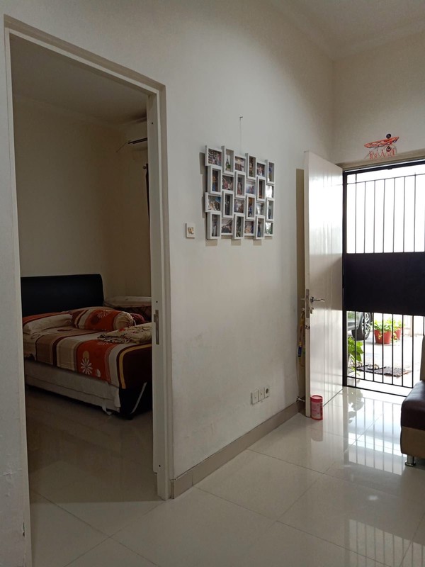 Dijual Rumah terawat siap huni 2 lantai semi furnished  +Balcon 