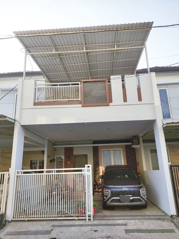 Dijual Rumah terawat siap huni 2 lantai semi furnished  +Balcon 