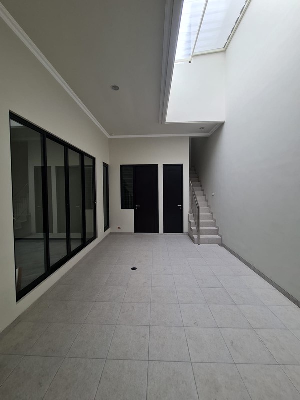 Disewakan Rumah Darmo Permai Timur, Rumah Baru Gress 