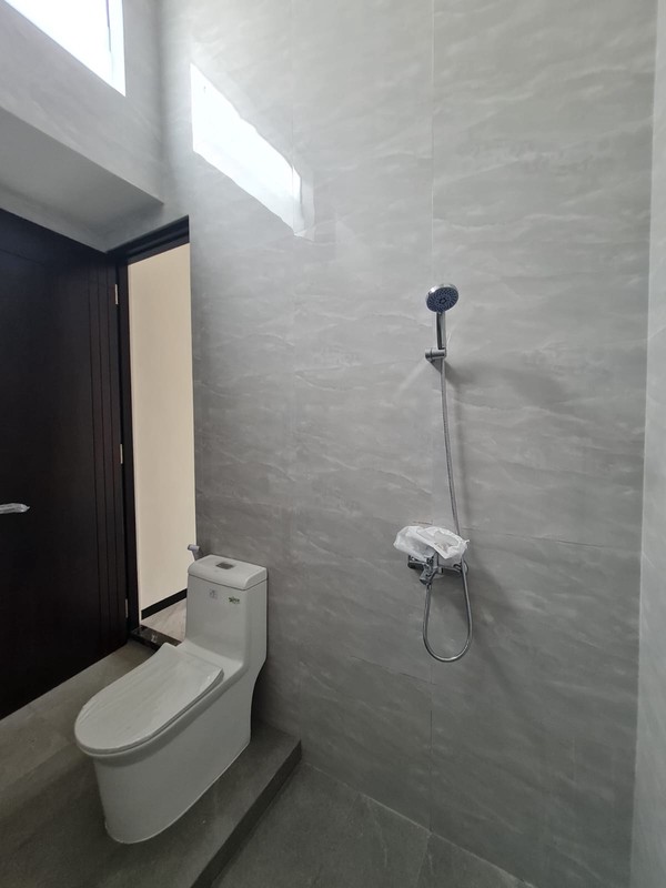 Disewakan Rumah Darmo Permai Timur, Rumah Baru Gress 